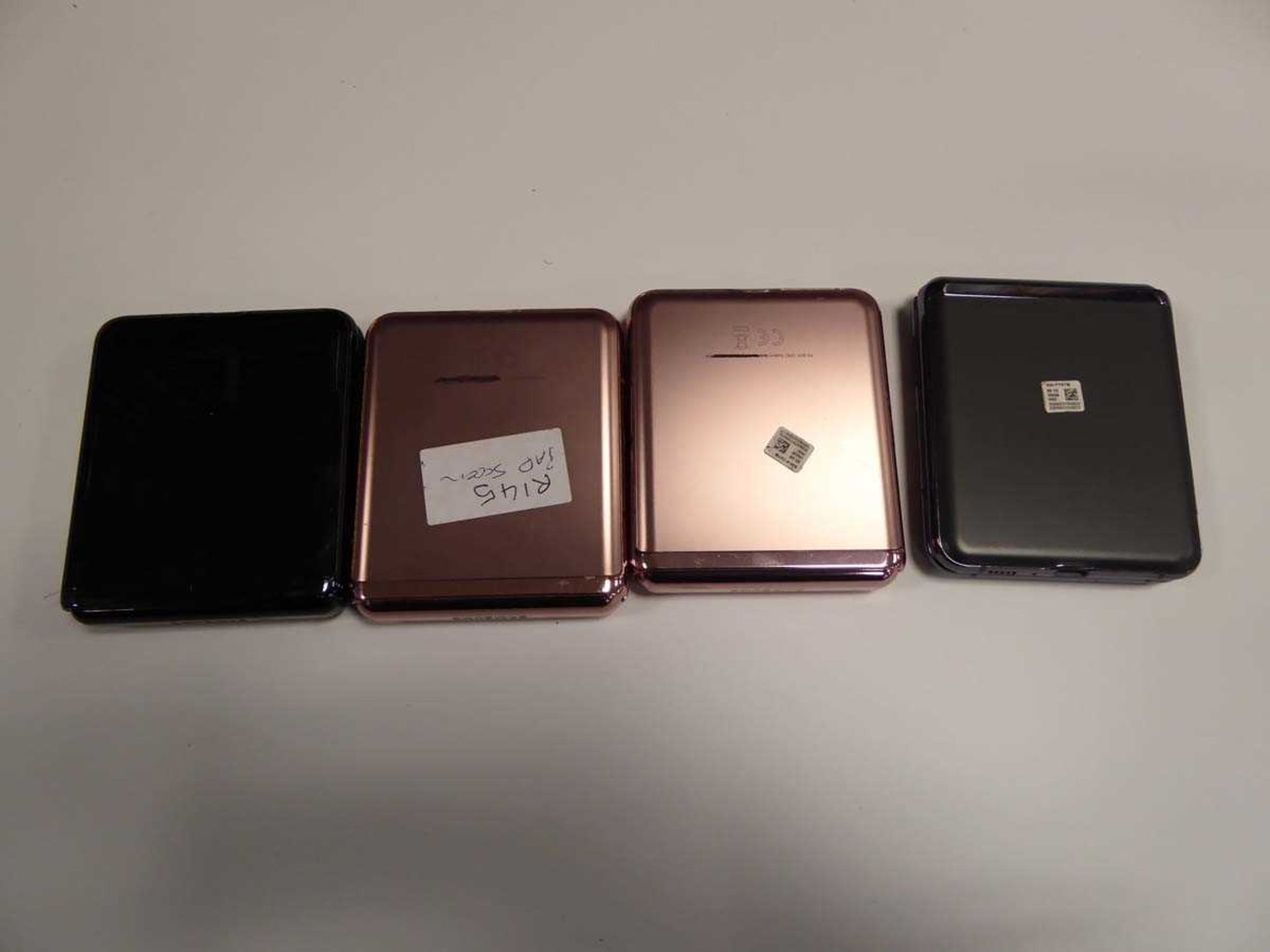 4 various Samsung Z Flip mobile phones, sold for spares and repairs, faulty screens etc - Image 2 of 3