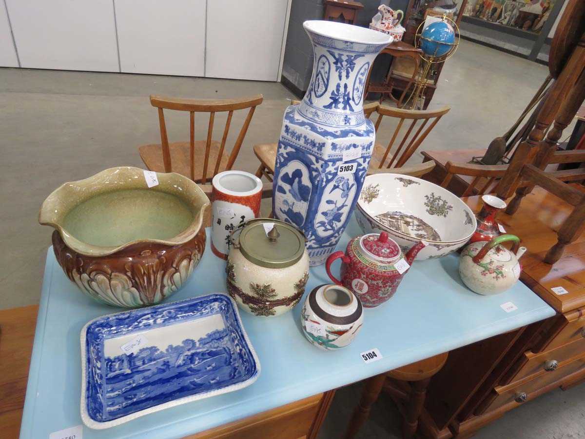 Quantity of oriental and other ceramics to include a blue and white vase, jardinière, fruit bowl,