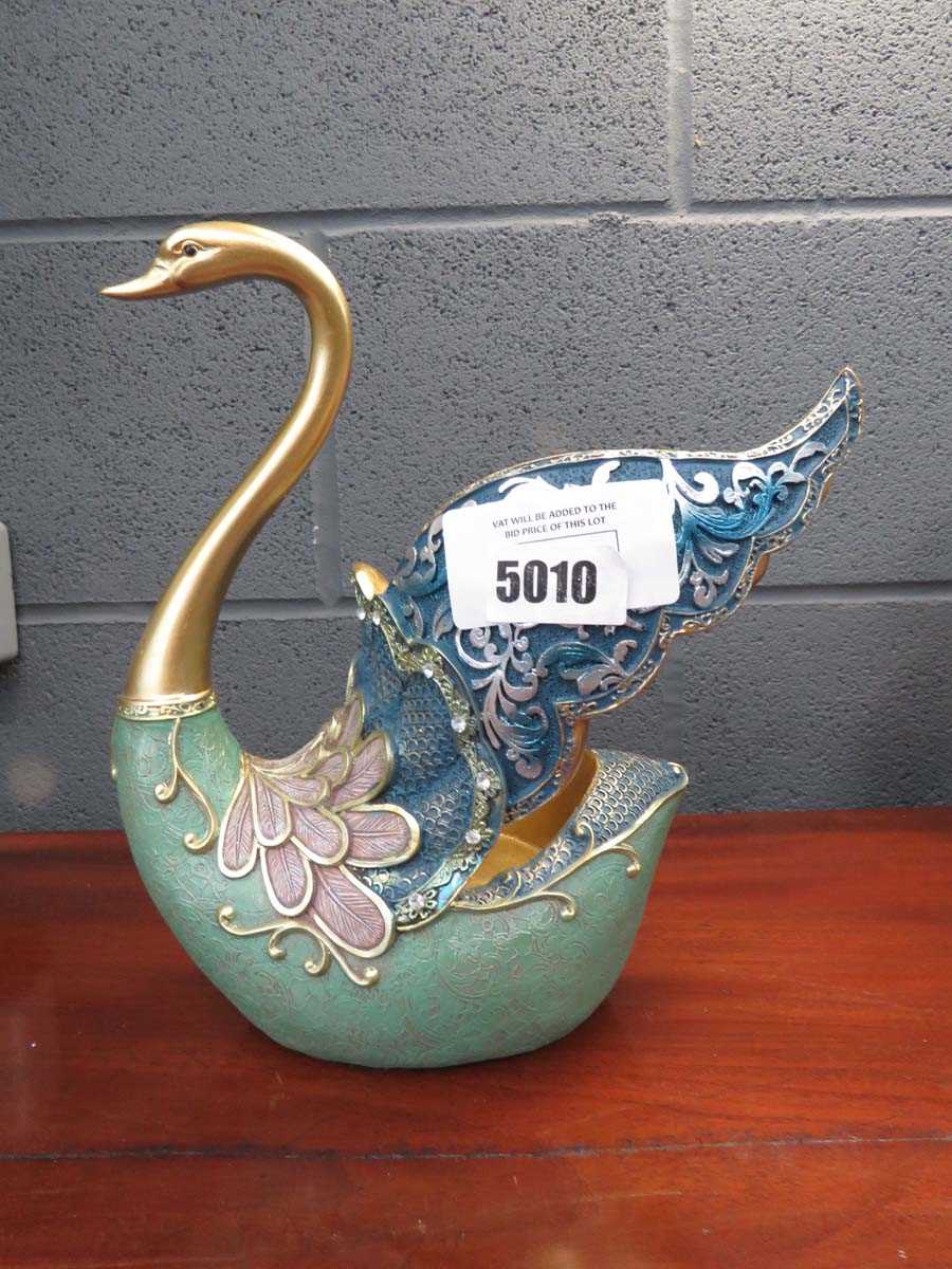 +VAT Swan vase