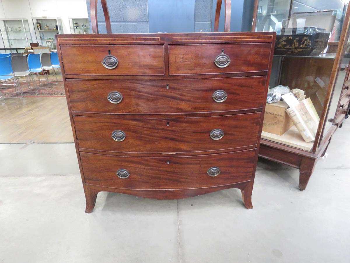 Georgian bow fronted chest of 2 over 3 drawers with rosewood boxing