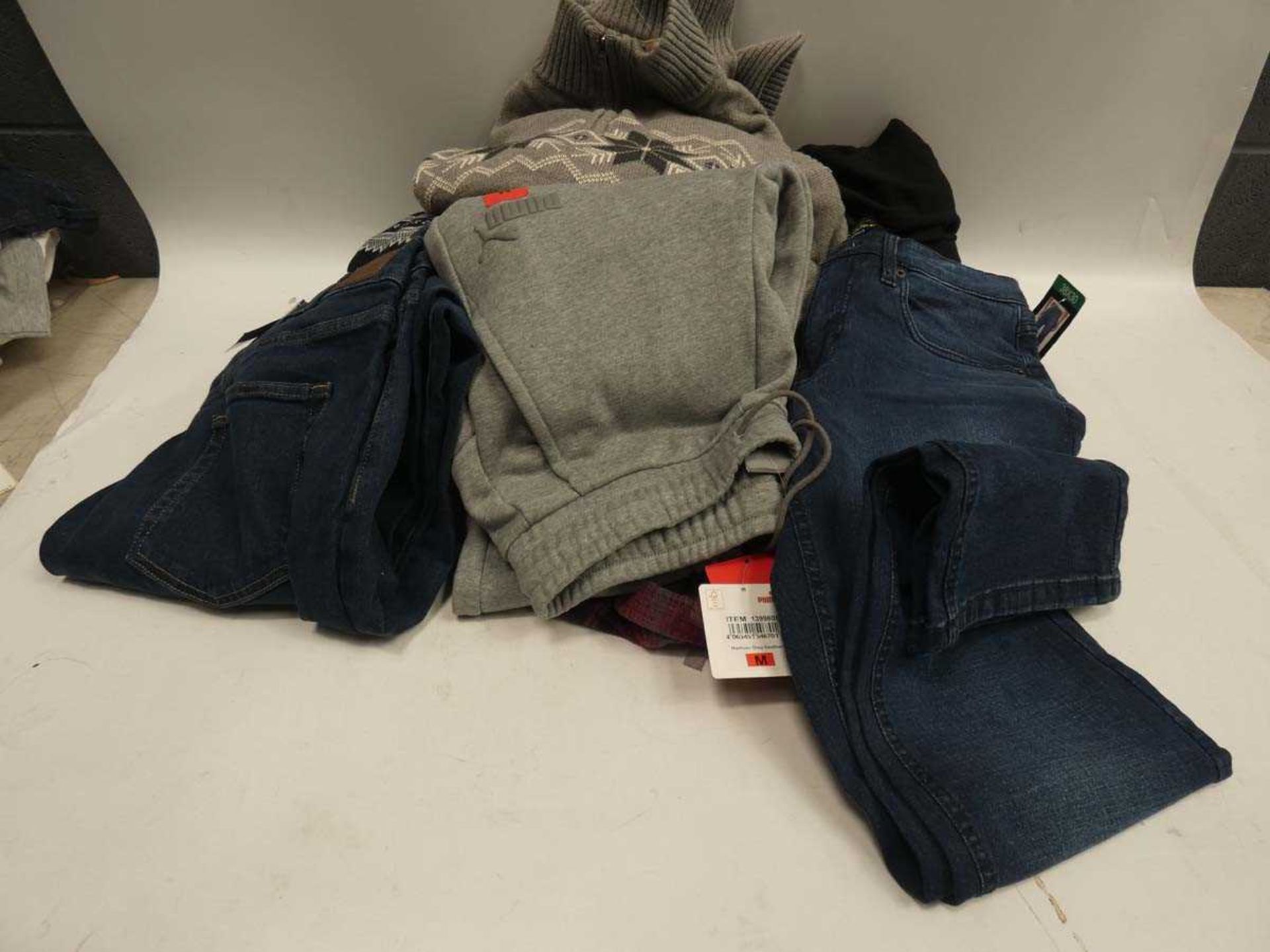 +VAT Bag containing gents clothing to include jogging bottoms, heavy weight shirts, jumpers, jeans