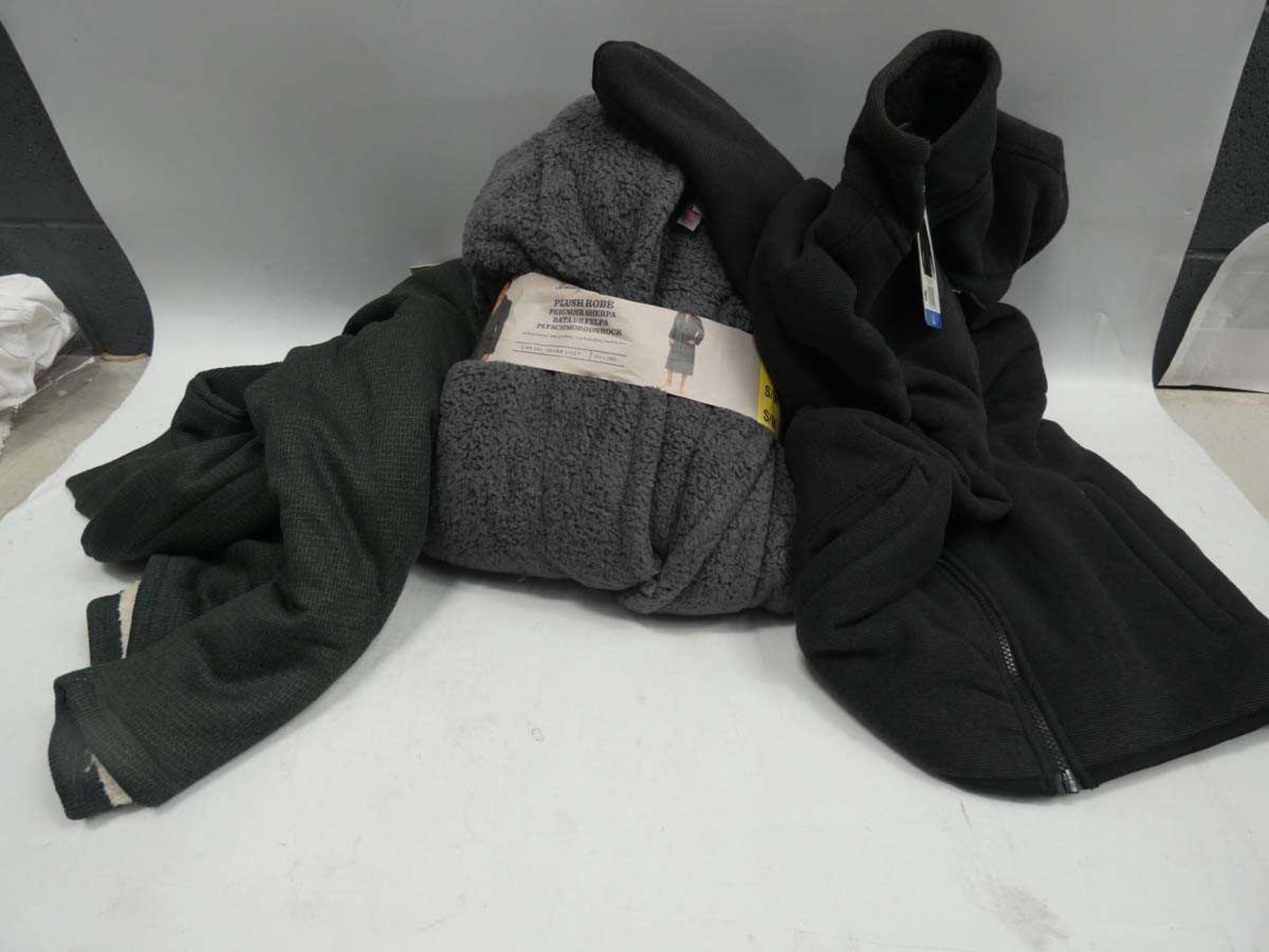 +VAT Bag containing gents plush dressing gown, together with sweatshirts, jogging bottoms etc