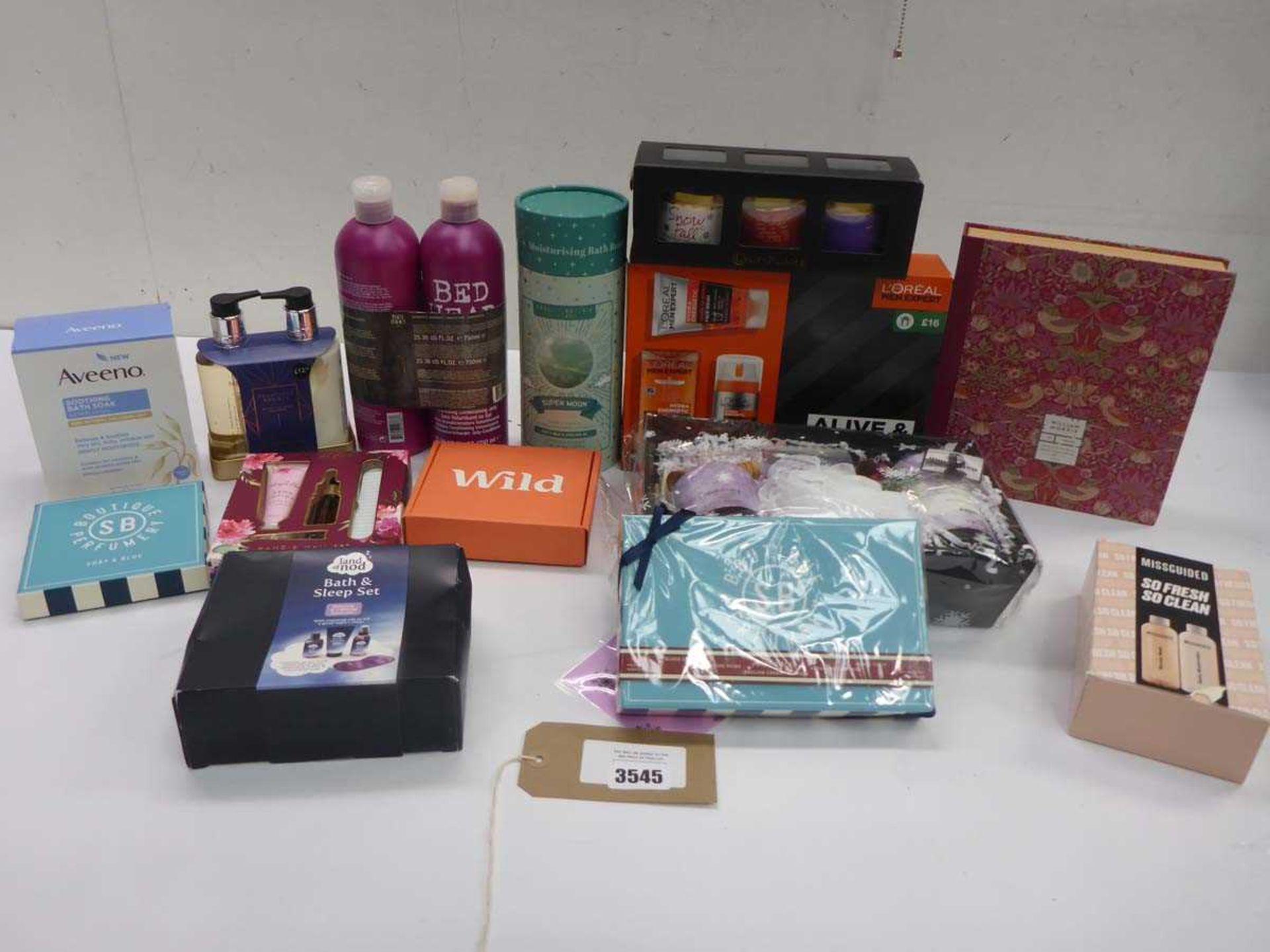 +VAT 14 gift box beauty sets including Shay & Blue, Bed Head, L'Oreal, William Morris, Missguided