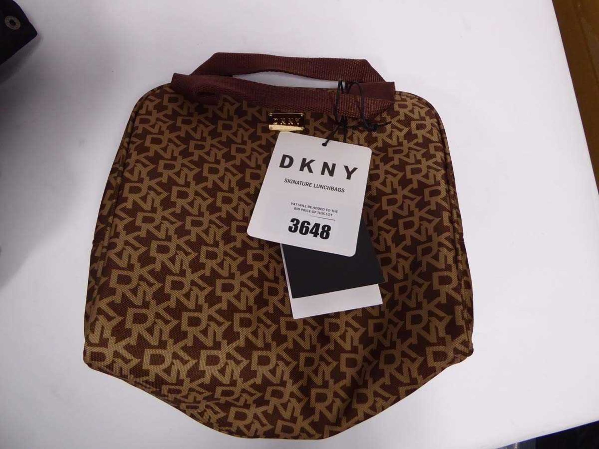+VAT DKNY signature lunchbag in coffeebean