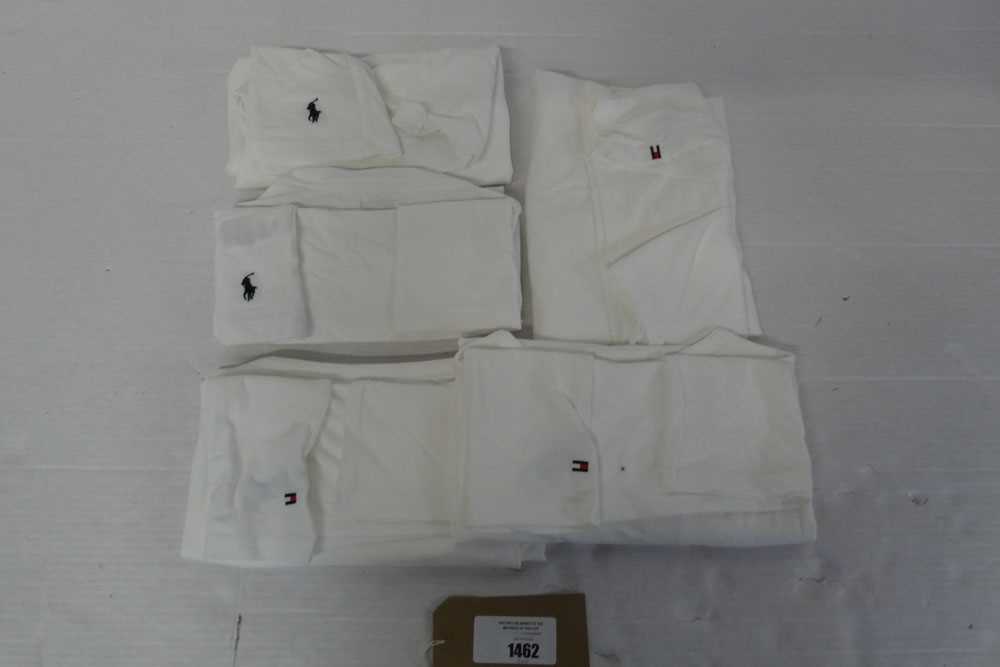+VAT Bag containing 5 mens designer t-shirts incl. 2 Ralph Lauren and 3 Tommy Hilfiger in white (