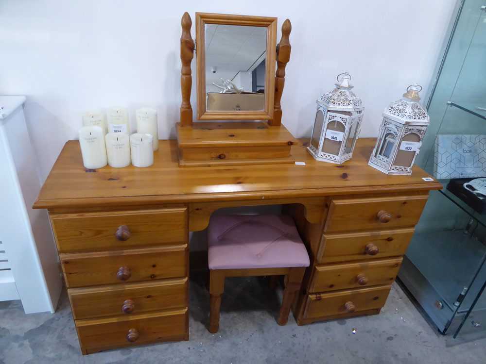 Pine dressing unit with 8 drawers, stool and free standing mirror