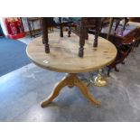 Early 20th Century pine circular single pedestal table