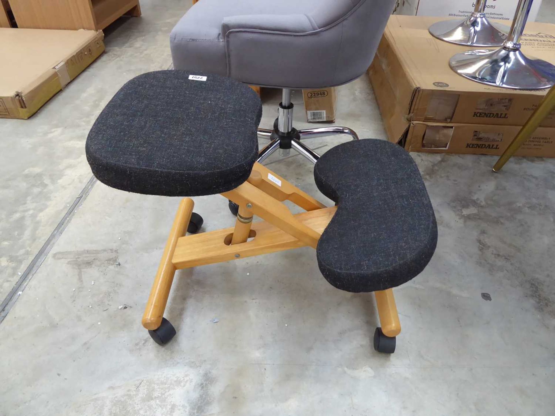4 wheel soft cushion stool