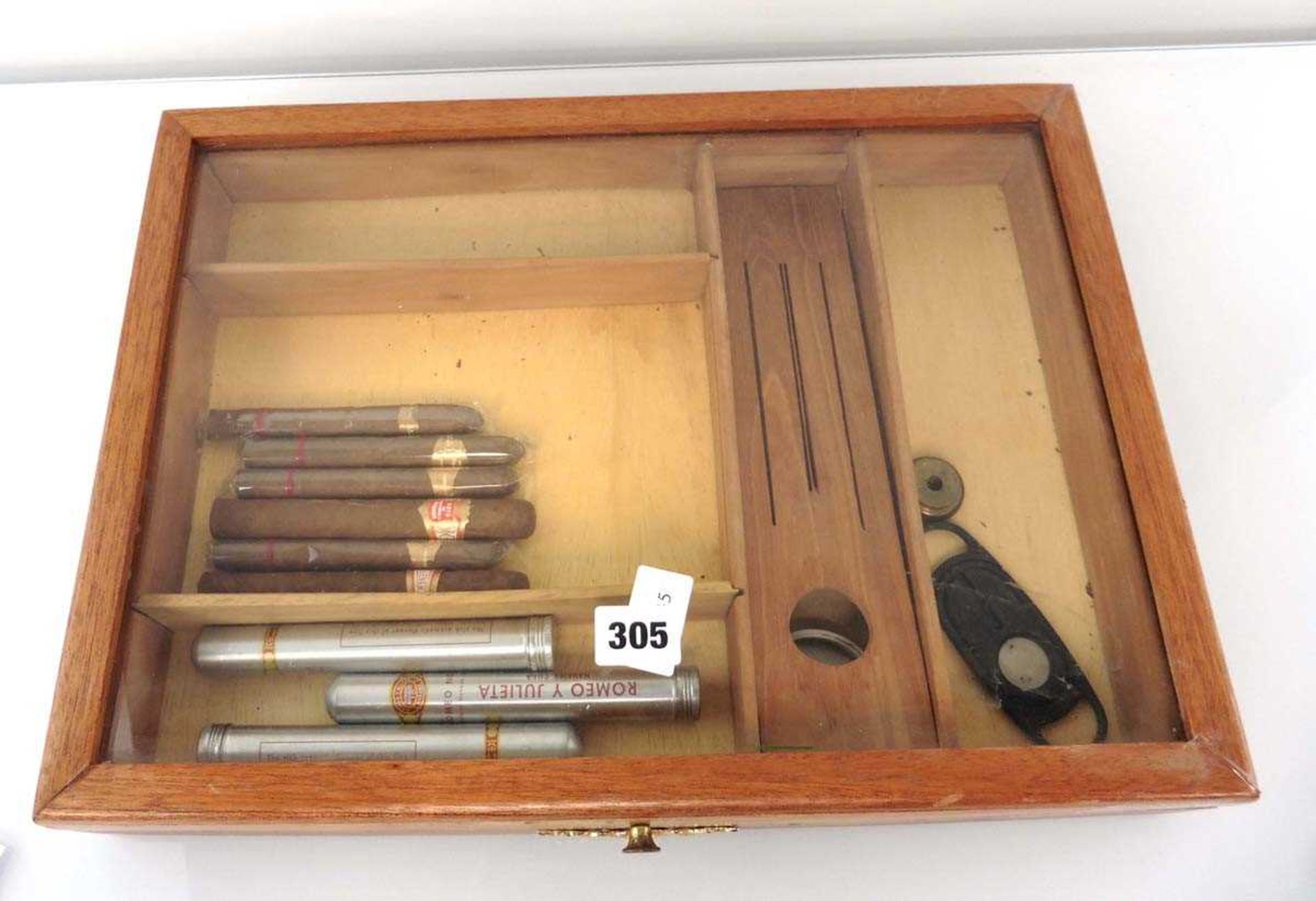 A wooden glass topped Humidor (AF) and contents of cigars, 3x Romeo Y Julieta Havana Cuba Romeo No 1