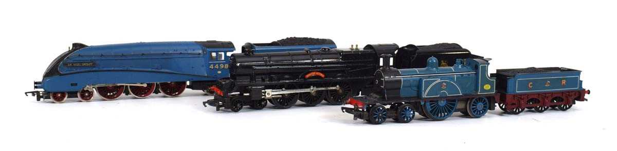 Three Hornby and Tri-ang OO gauge loco's and tenders comprising Sir Nigel Gresley, Princess Victoria