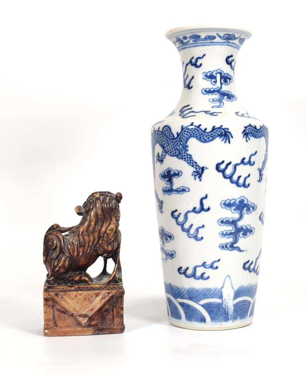 A Chinese blue and white vase decorated with a dragon amidst clouds, Kangxi mark, h. 25 cm, together - Image 2 of 17