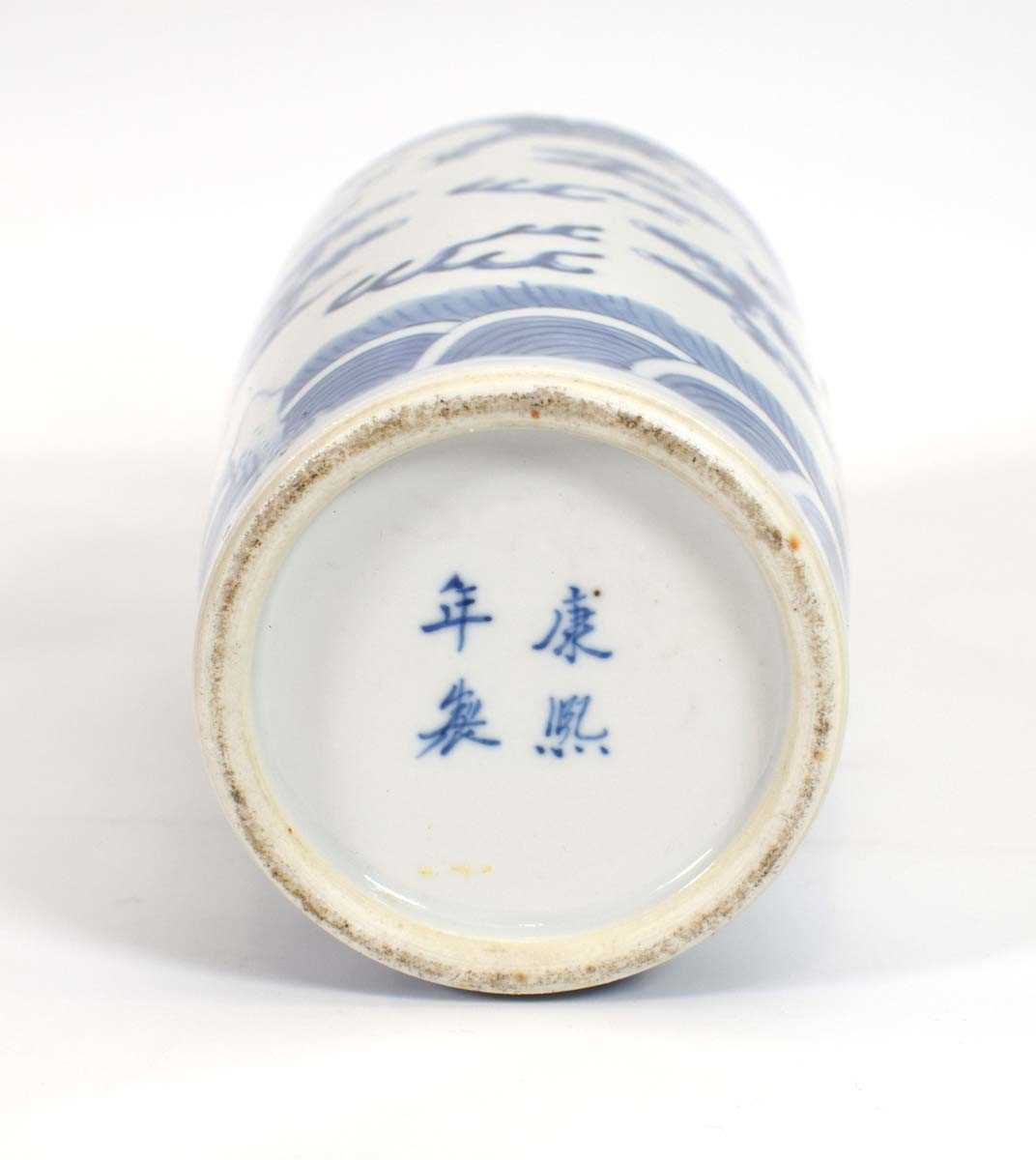 A Chinese blue and white vase decorated with a dragon amidst clouds, Kangxi mark, h. 25 cm, together - Image 3 of 17