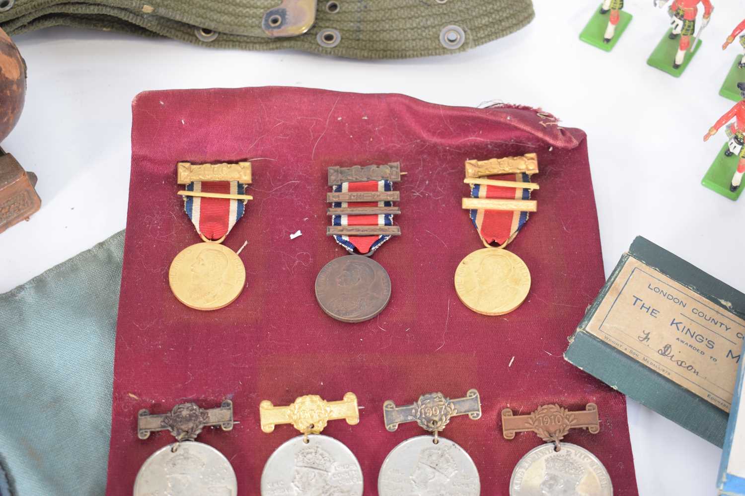 A pair of First World War medals awarded to 613482 Pte. J. Dixon 19-Lond. R. together with a further - Image 3 of 4