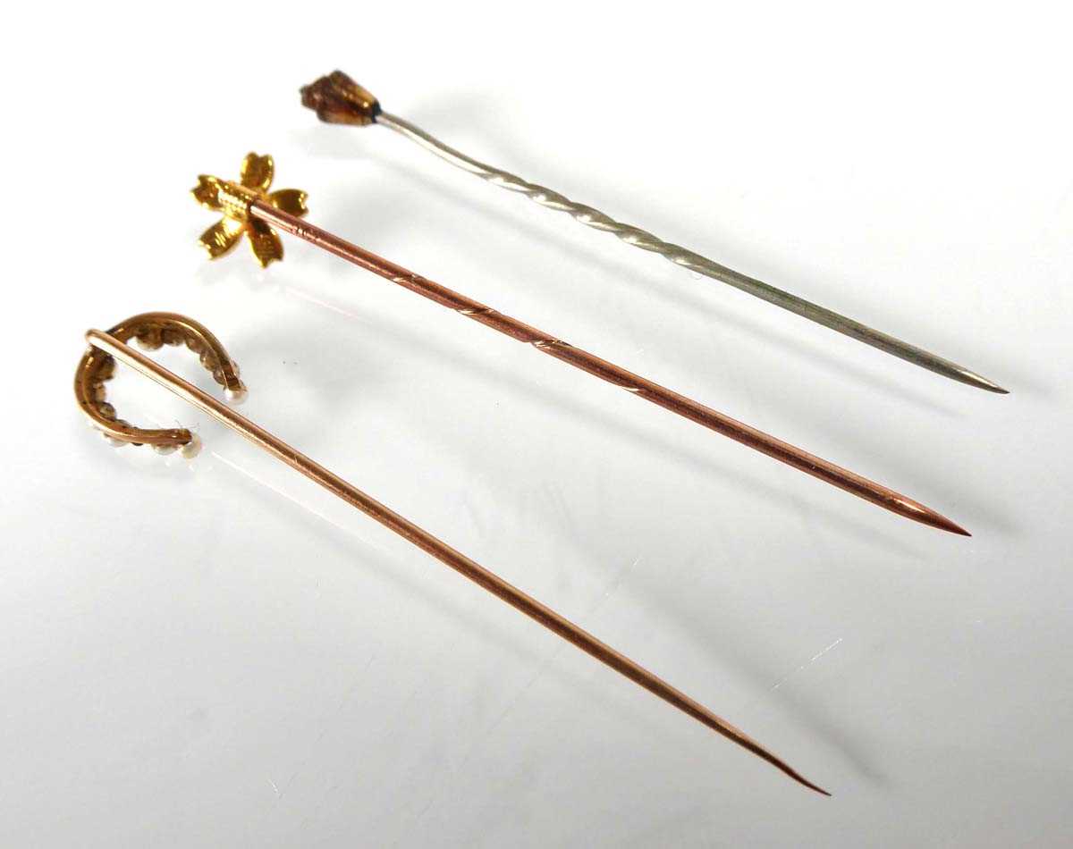 An 18ct yellow gold stick pin set seed pearls in a flowerhead setting, l. 5.8 cm, 1.2 gms and two - Image 3 of 4