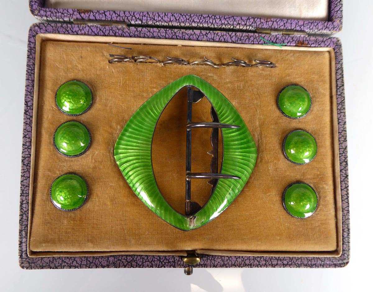 An Edwardian green enamelled dress set comprising a buckle and six buttons, Birmingham 1910, - Image 2 of 5