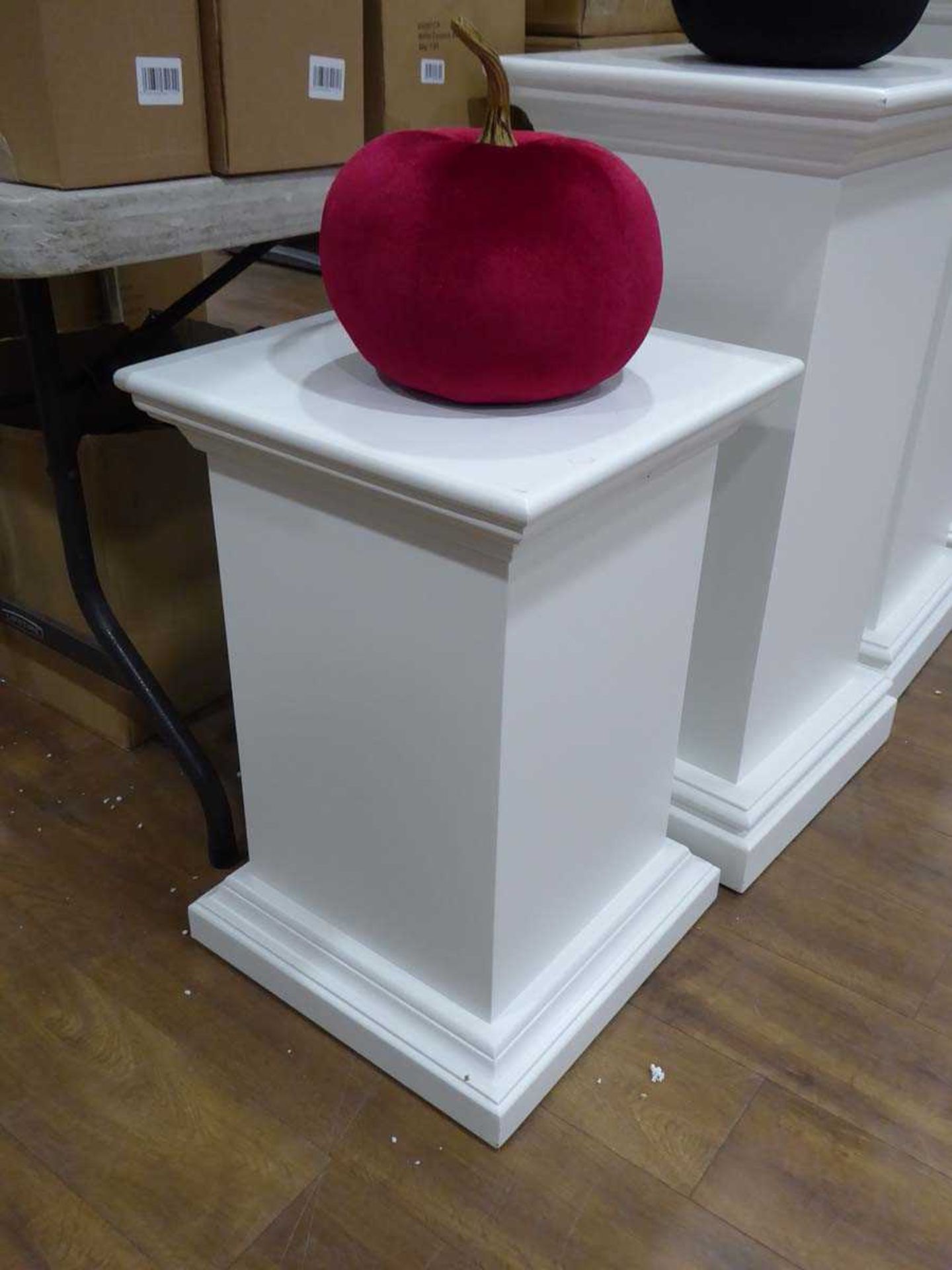 +VAT Graduated set of 4 white plinths - Image 2 of 3