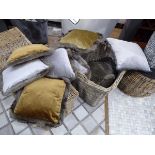+VAT Quantity of velvet tassel cushions