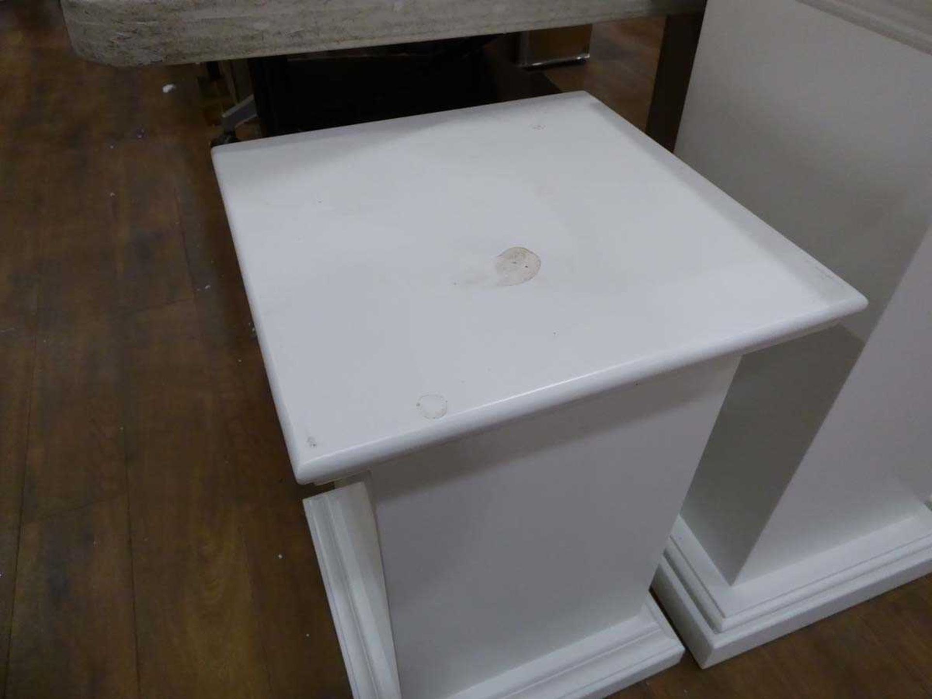 +VAT Graduated set of 4 white plinths - Image 3 of 3