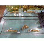 +VAT 2 x glass trays with bee decoration