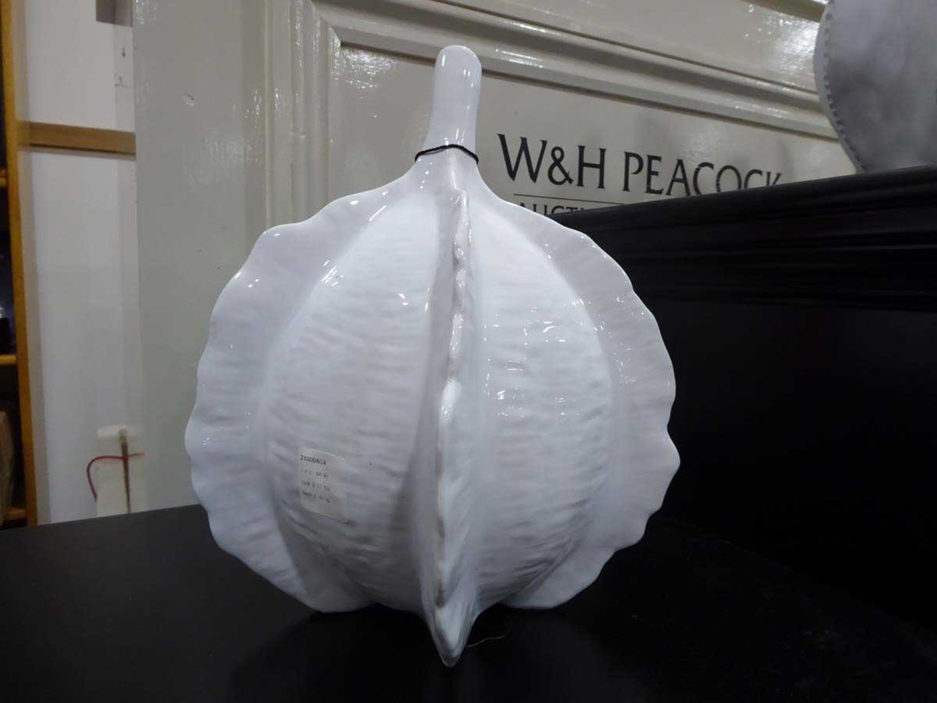 +VAT 5 white ceramic vases and sculptures - Image 3 of 6