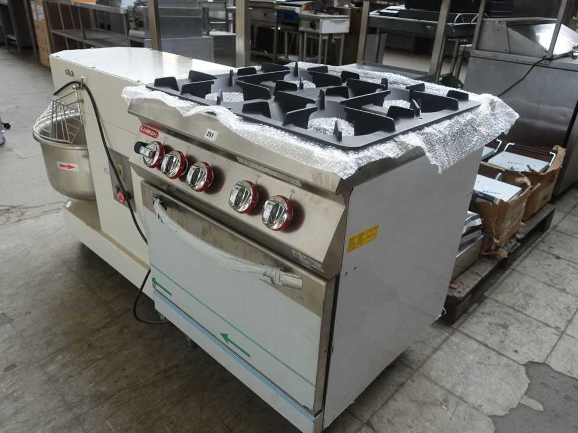 70cm gas Angelo Po 4 burner cooker with large single oven under - Image 2 of 2