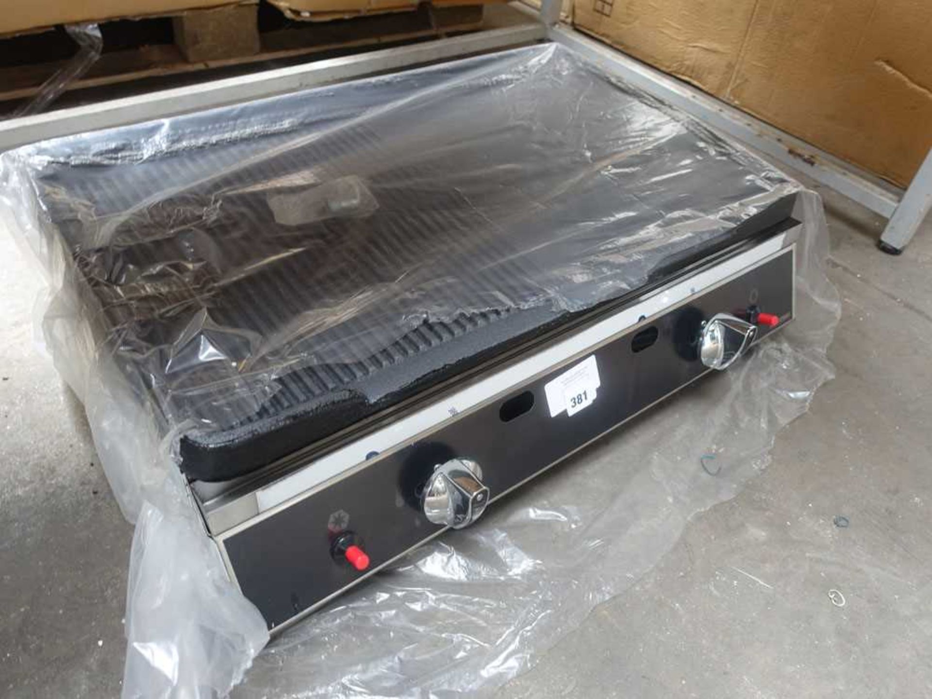 +VAT 70cm gas cast iron flat/ribbed topped 2 burner grill - Image 2 of 2