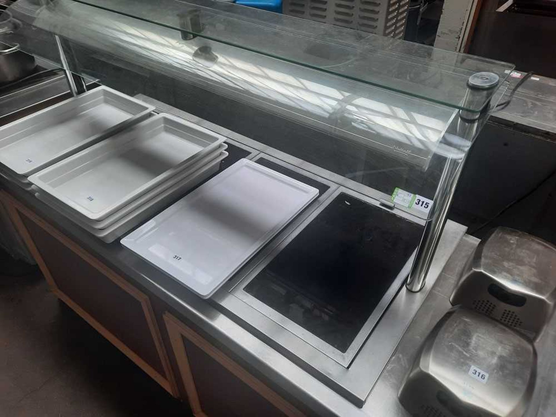 190cm electric mobile heated carvery type serving unit with 4 ceramic plates, overhead heated - Image 4 of 4