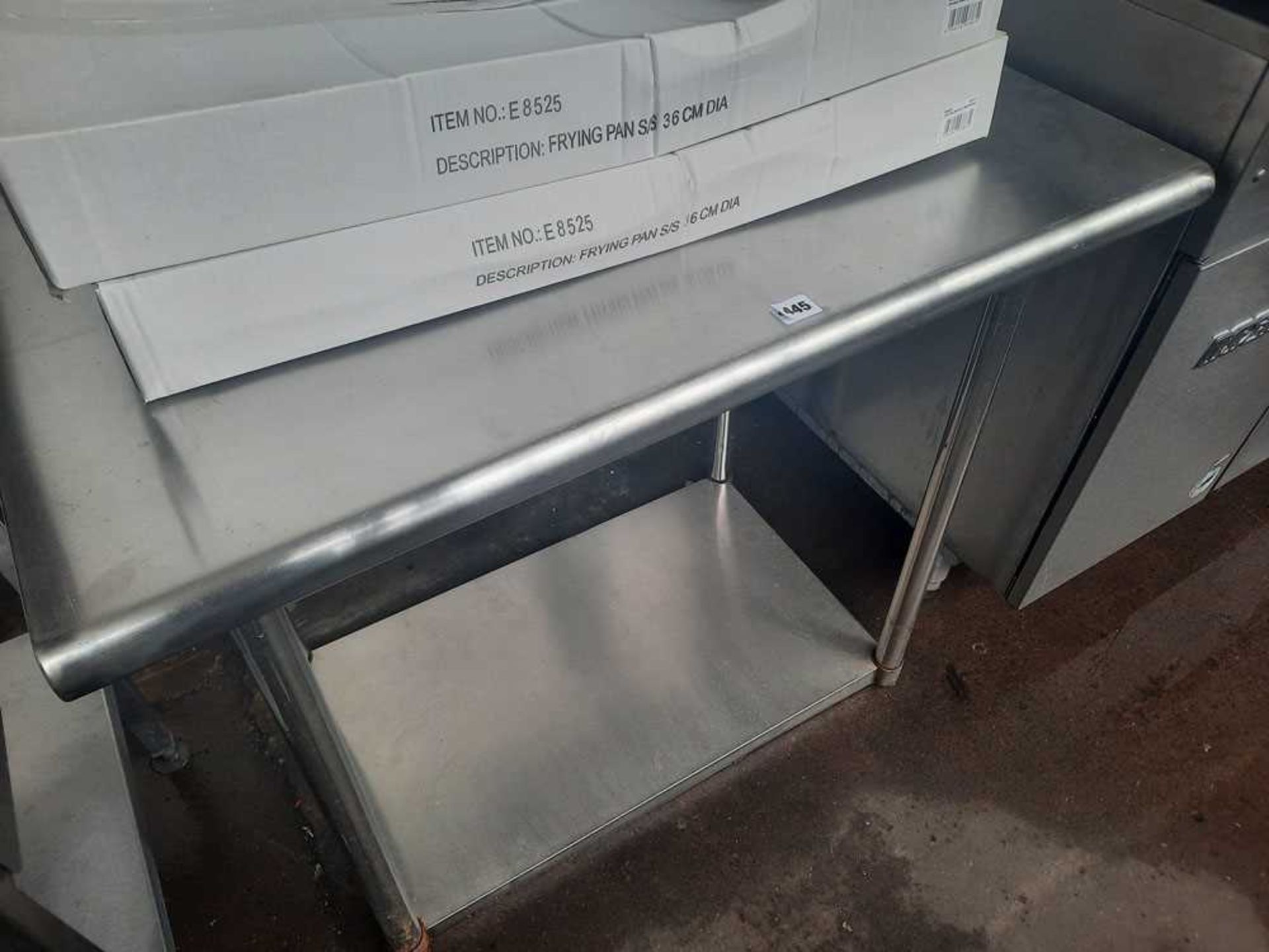 90cm stainless steel preparation table with a shelf under - Image 2 of 2