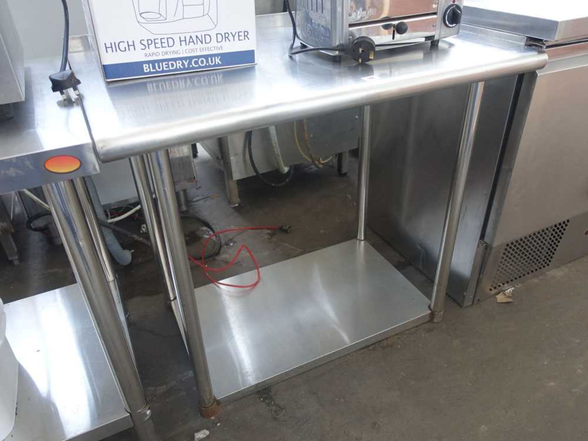 90cm stainless steel preparation table with a shelf under