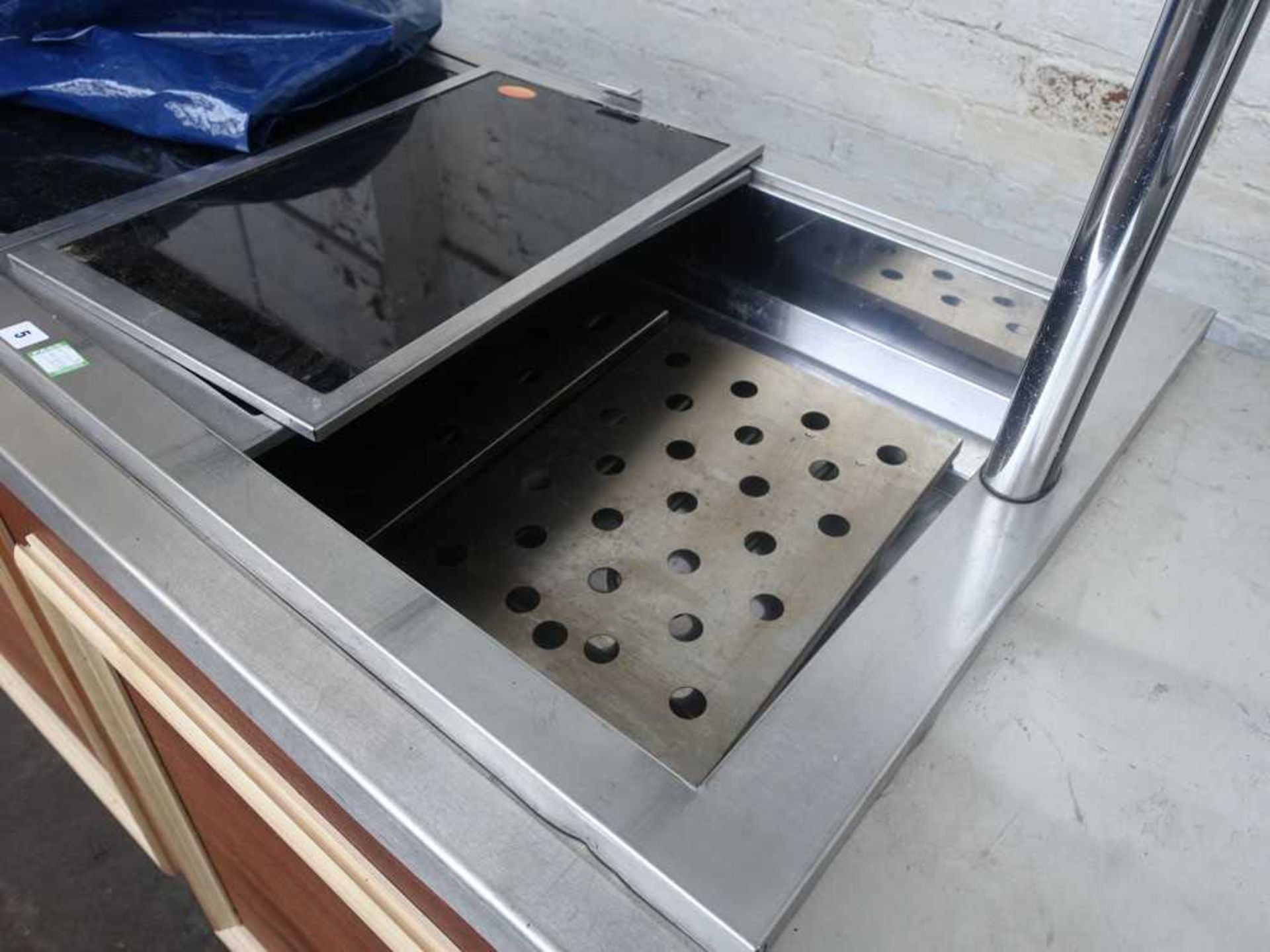 190cm electric mobile heated carvery type serving unit with 4 ceramic plates, overhead heated - Image 2 of 4