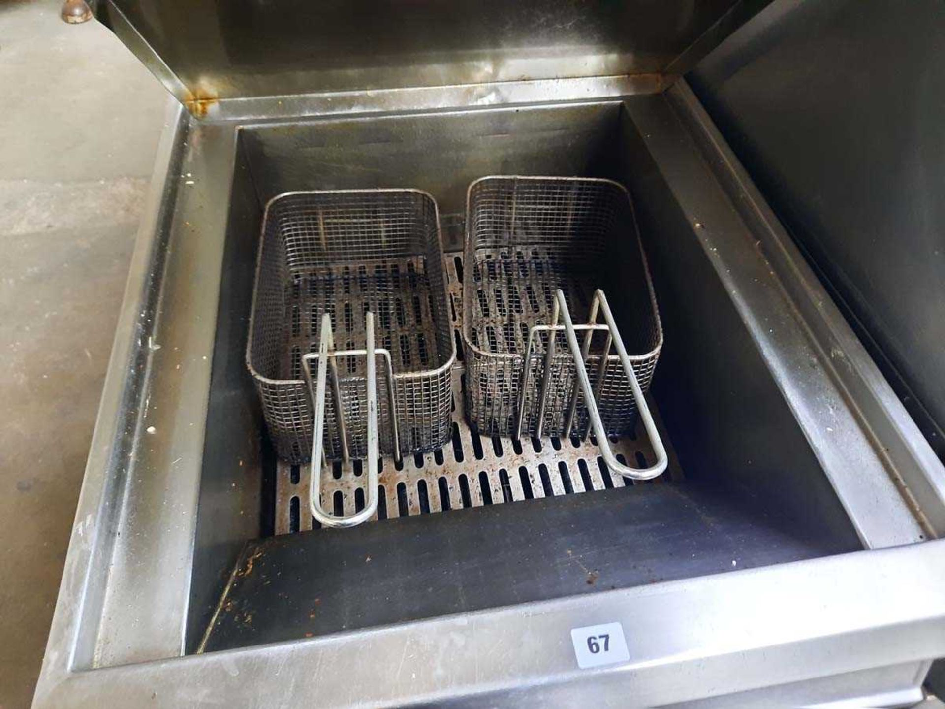 60cm Falcon single well fryer with 2 baskets - Image 2 of 6
