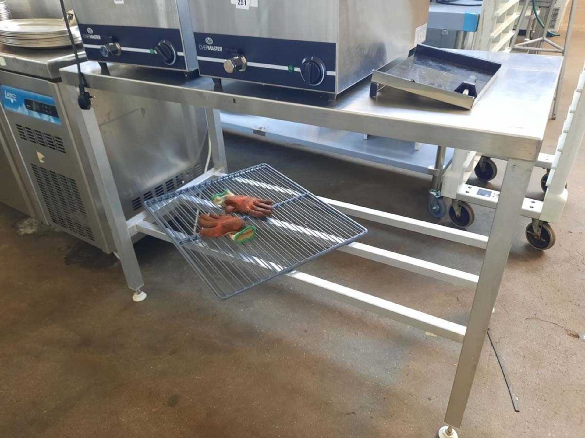 120cm stainless steel preparation table with shelf under