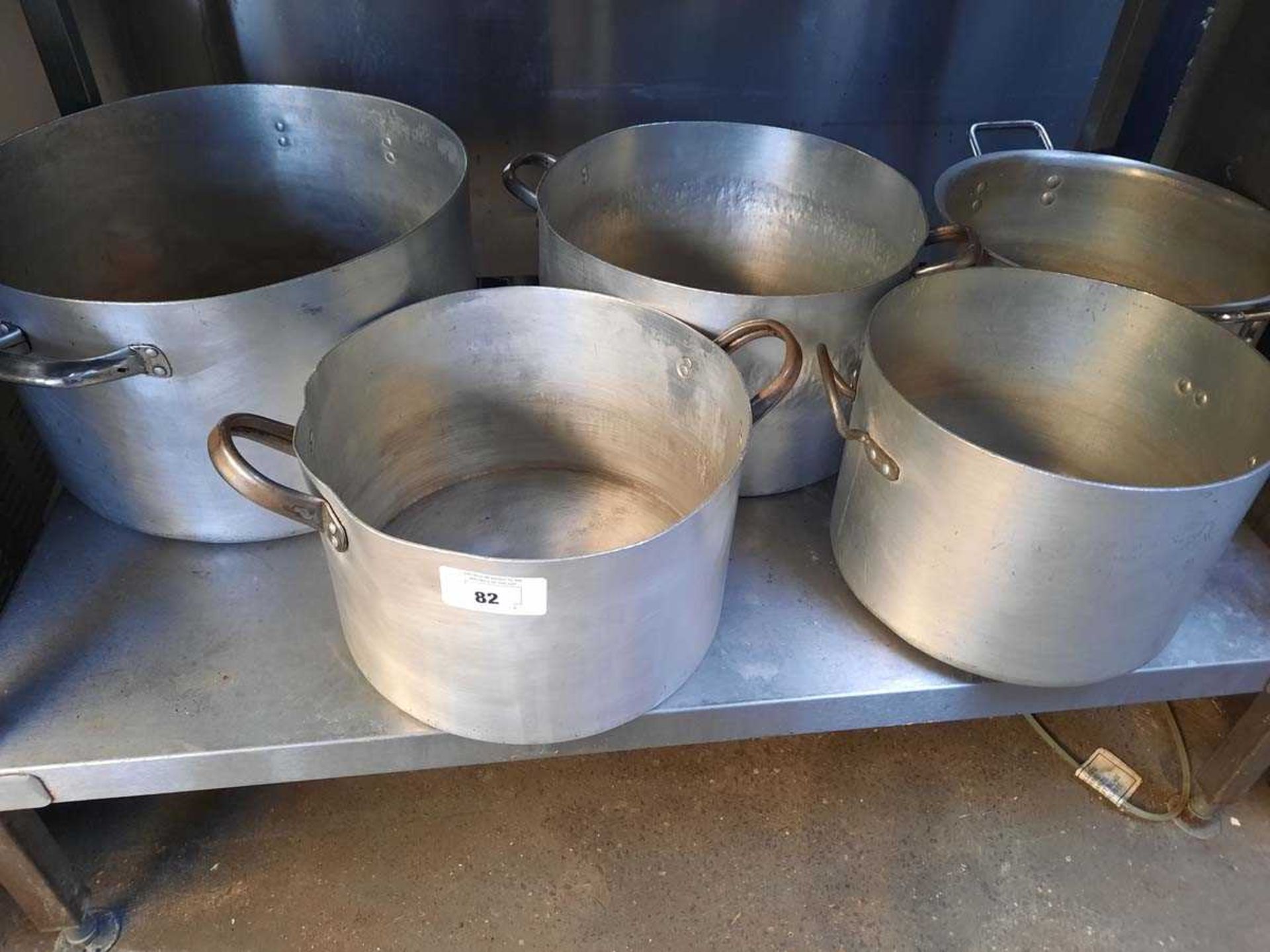 +VAT 5 medium size aluminum cooking pots with handles, no lids