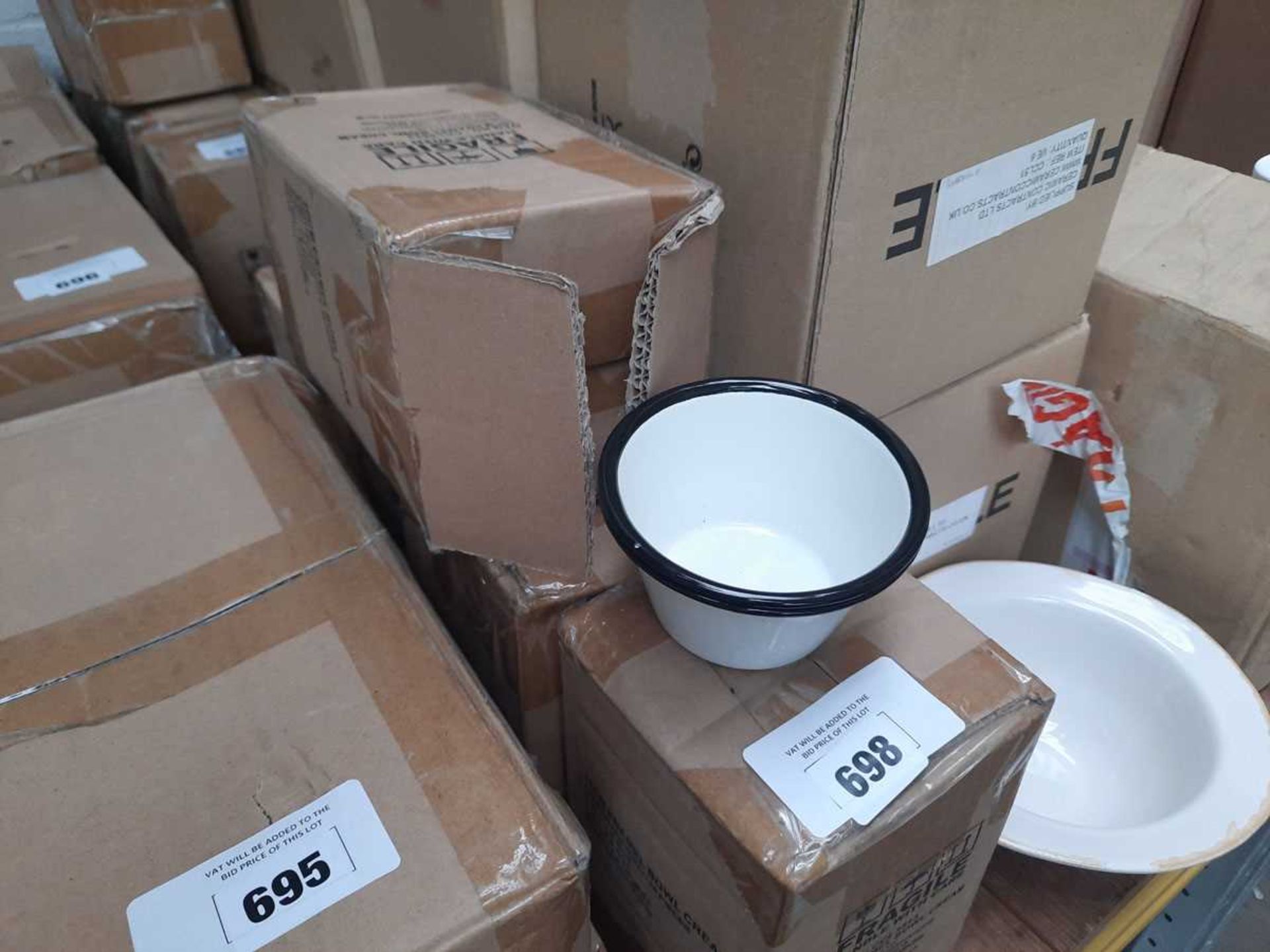 +VAT 5 boxes of 16 10cm enamel bowls (80 in total)