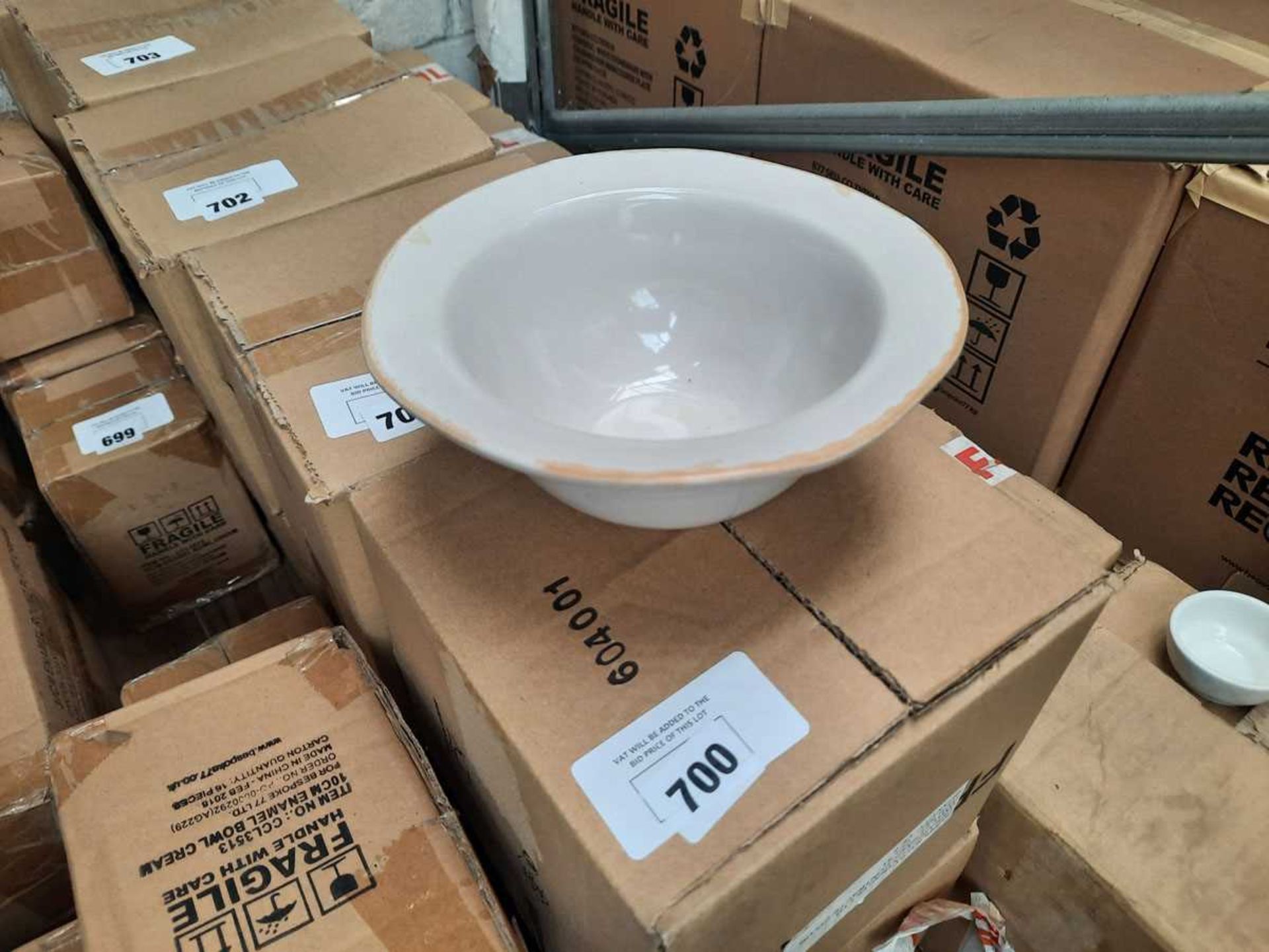 +VAT 2 boxes of 6 stoneware bowls with wavy edges (12 in total)