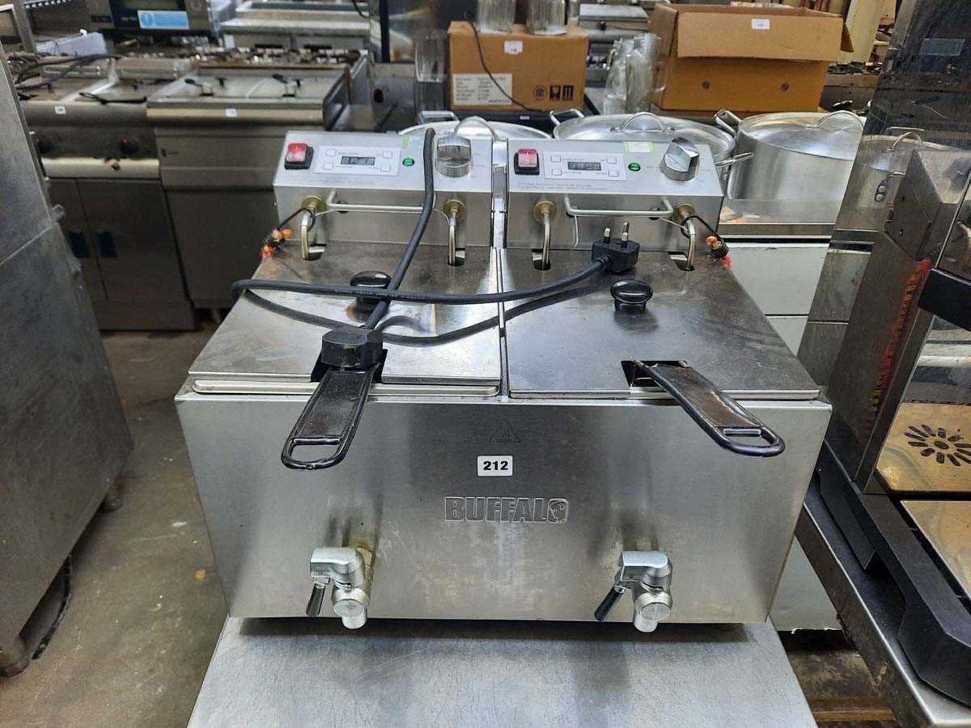 56cm electric Buffalo twin tank fryer with 2 baskets