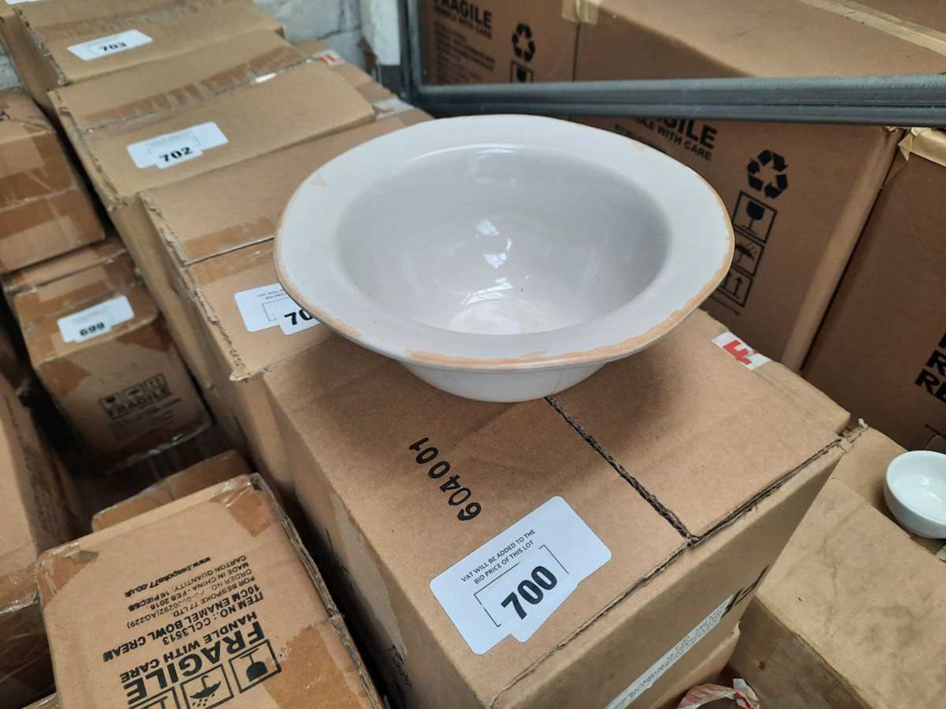 +VAT 2 boxes of 6 stoneware bowls with wavy edges (12 in total)