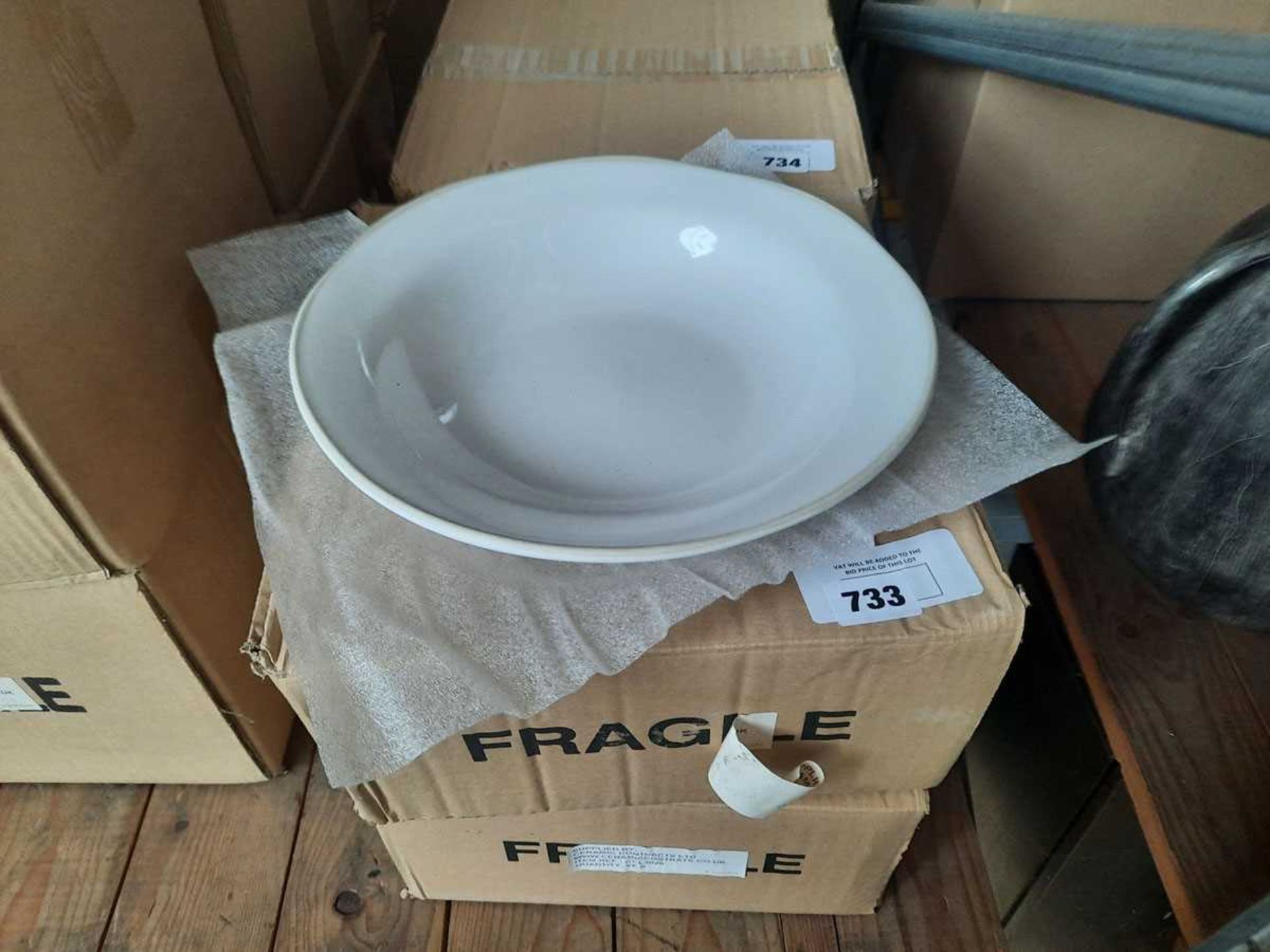 +VAT 2 boxes of 6 stoneware bowls with wavy edges (12 in total)