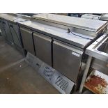 +VAT 137cm Polar PS300 3 door counter fridge saladette/pizza prep top