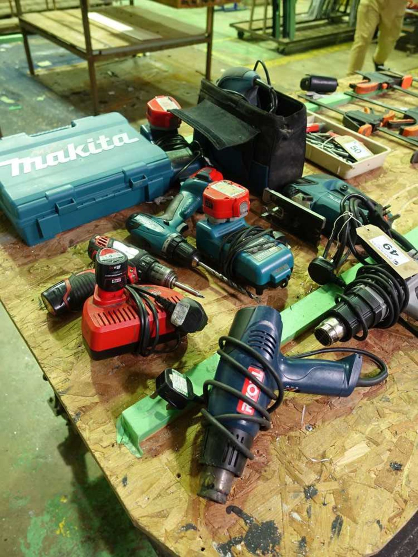 +VAT Selection of power and battery tools to include: Makita jigsaw, Erbauer sander, Ryobi heat - Image 2 of 3