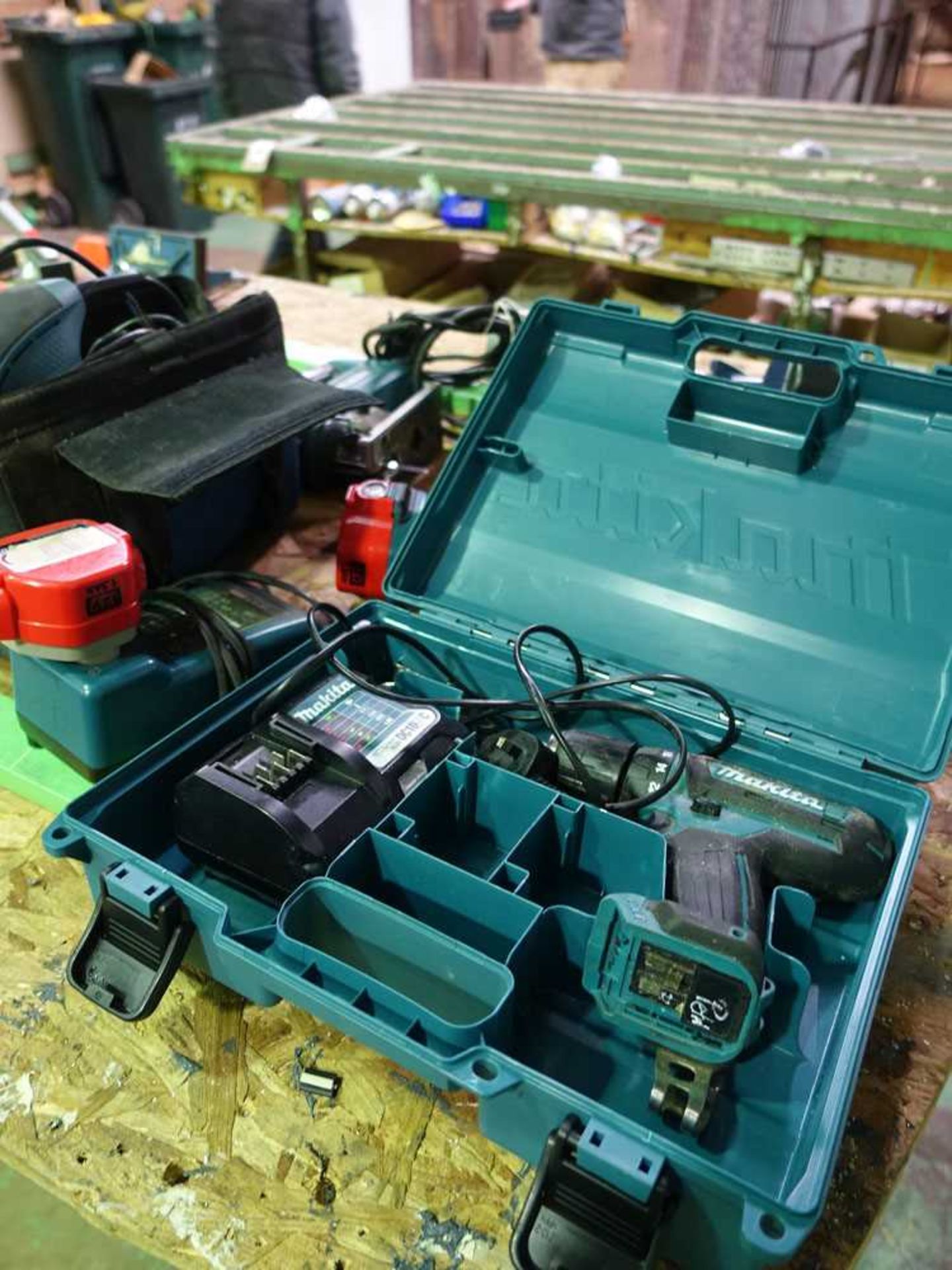 +VAT Selection of power and battery tools to include: Makita jigsaw, Erbauer sander, Ryobi heat - Image 3 of 3