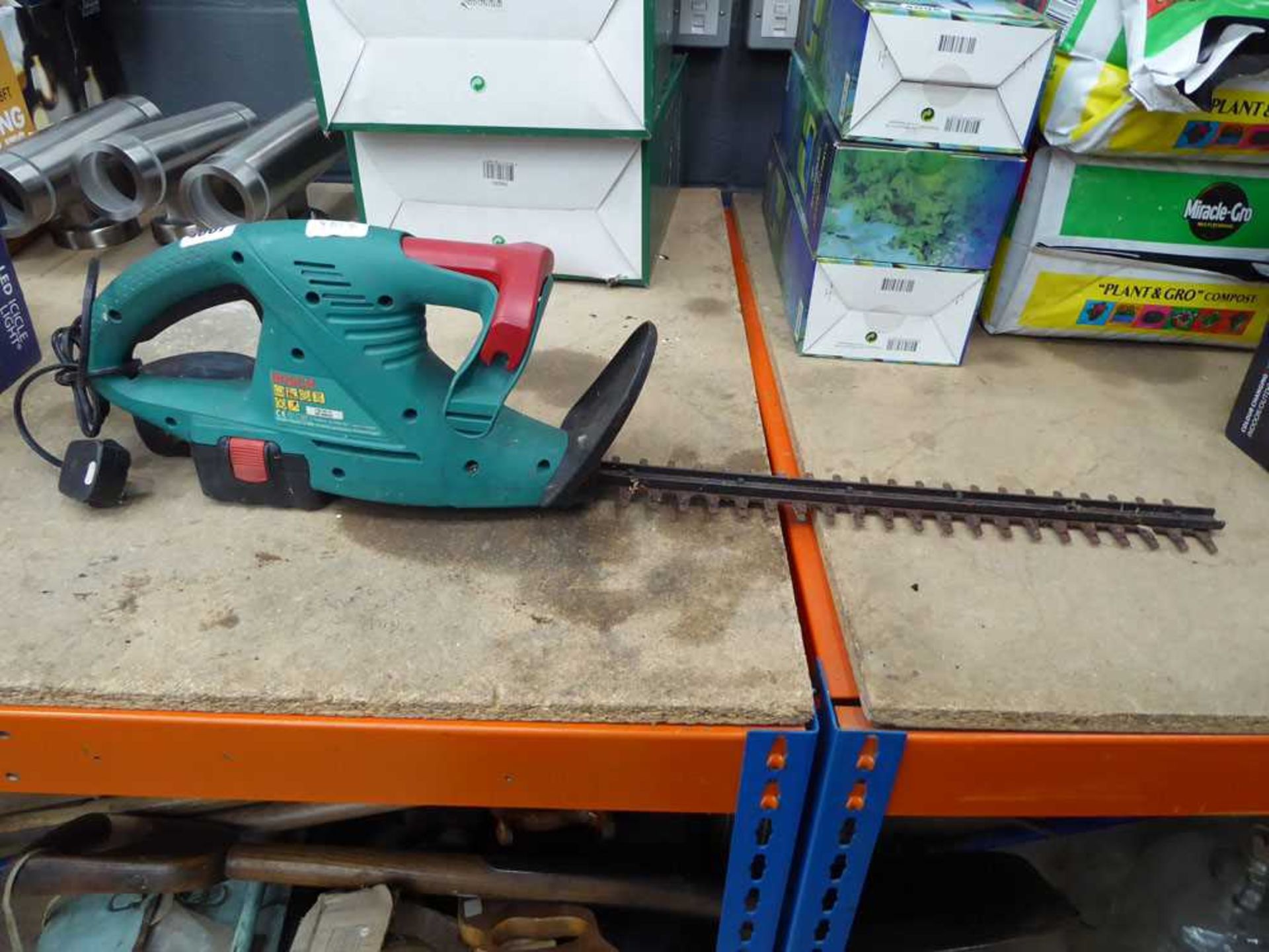 Bosch battery powered hedgecutter with 1 battery and charger