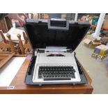 Cased travelling typewriter