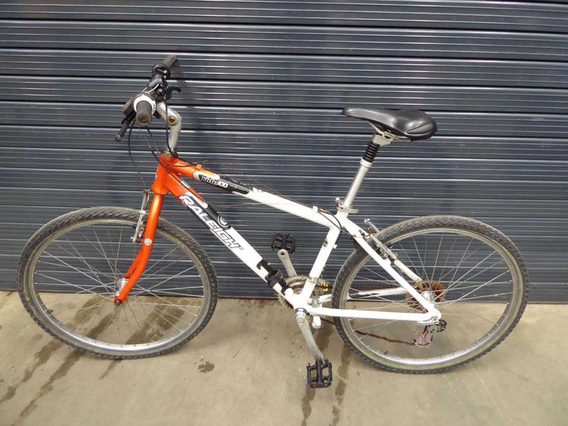 Raleigh white black and orange gents mountain bike