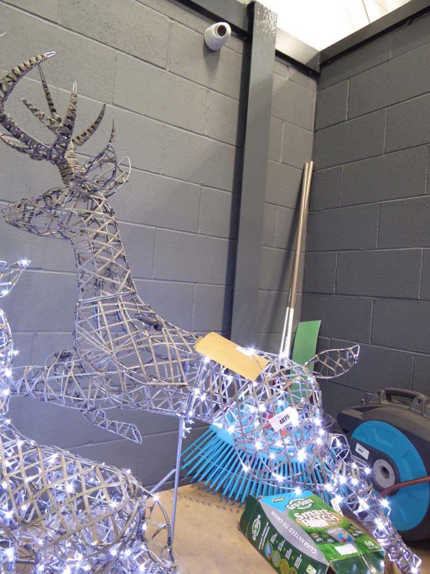 +VAT Large illuminated reindeer