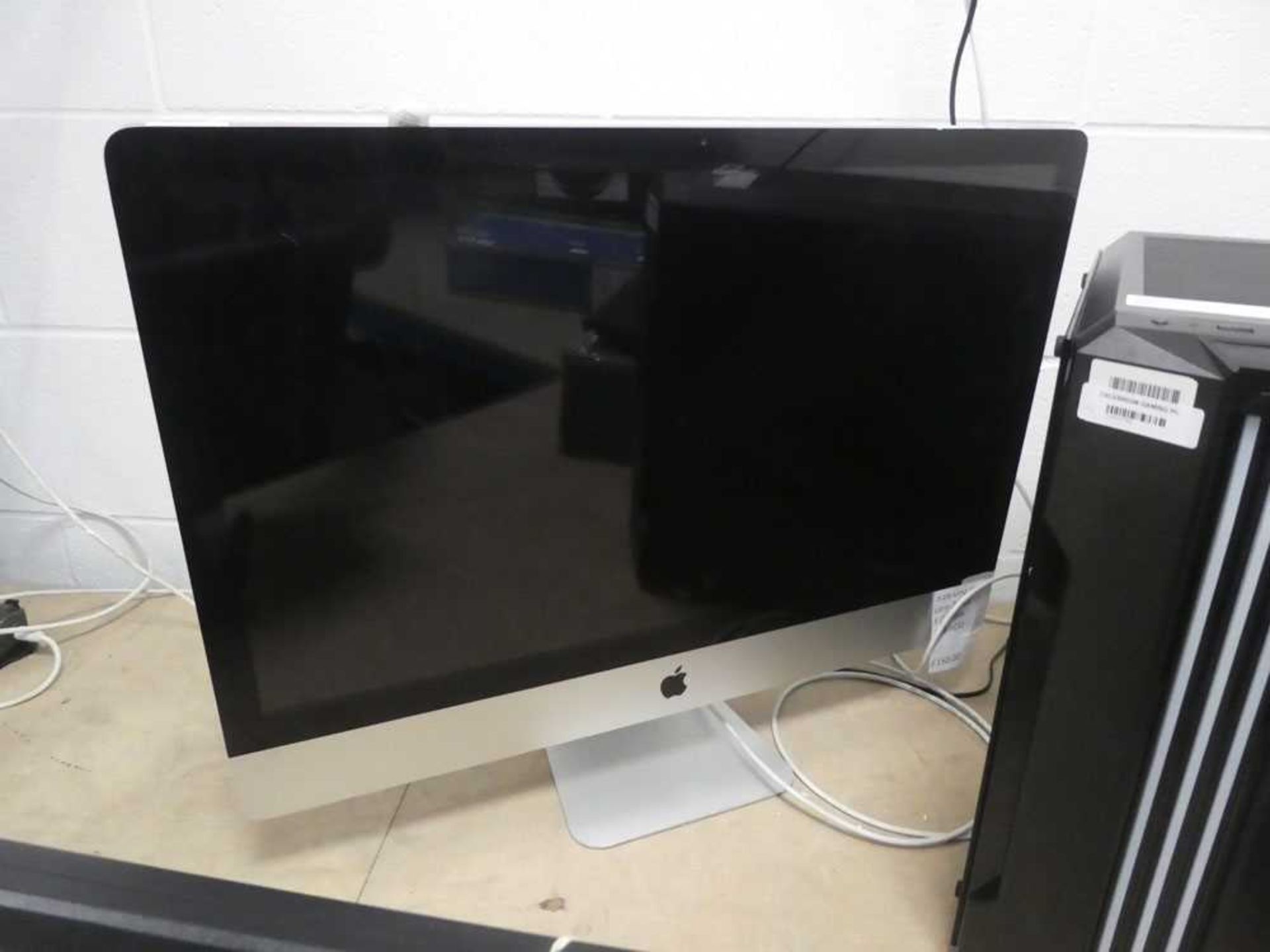 Apple desktop with Intel core 2 cpu with 8gb ram and 1tb hdd