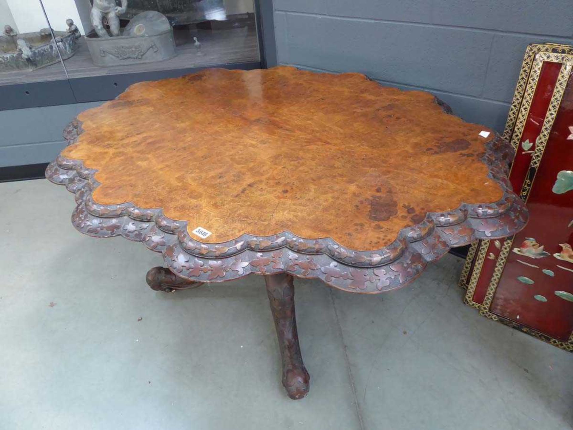 Victorian figured walnut breakfast table