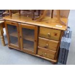 +VAT Pine TV stand