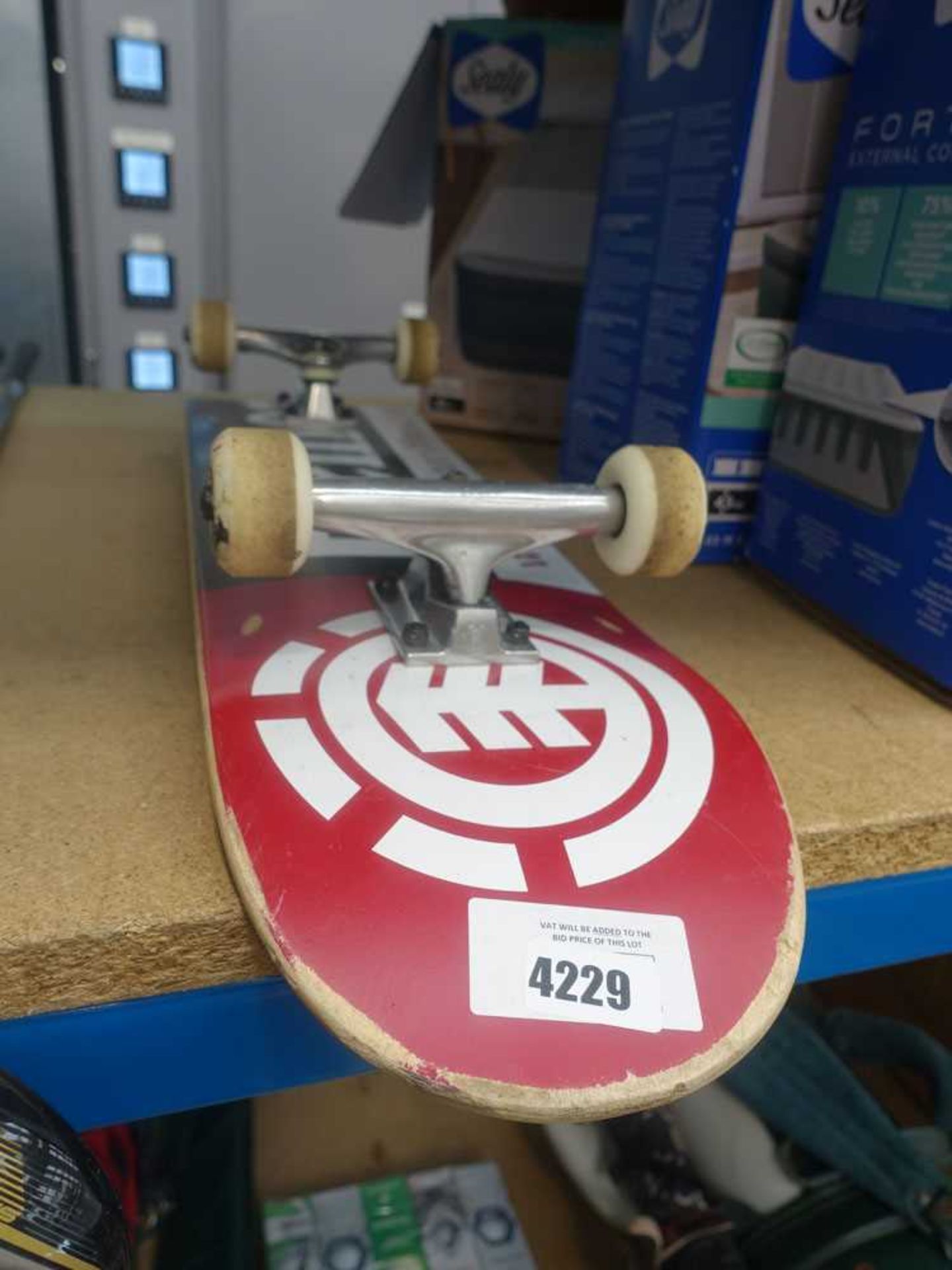 +VAT Wooden skateboard