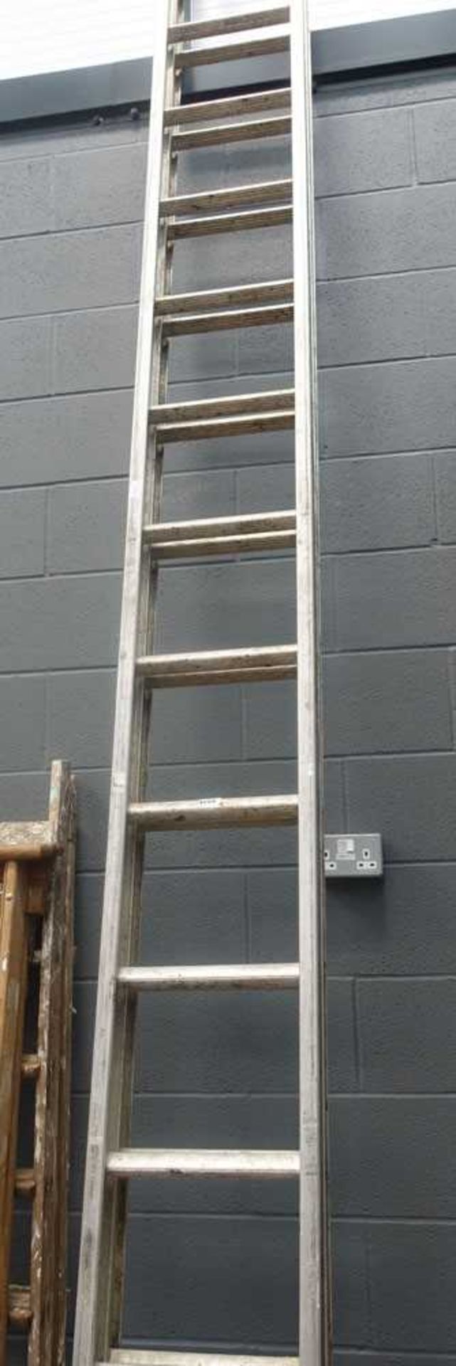 Double section aluminium ladder